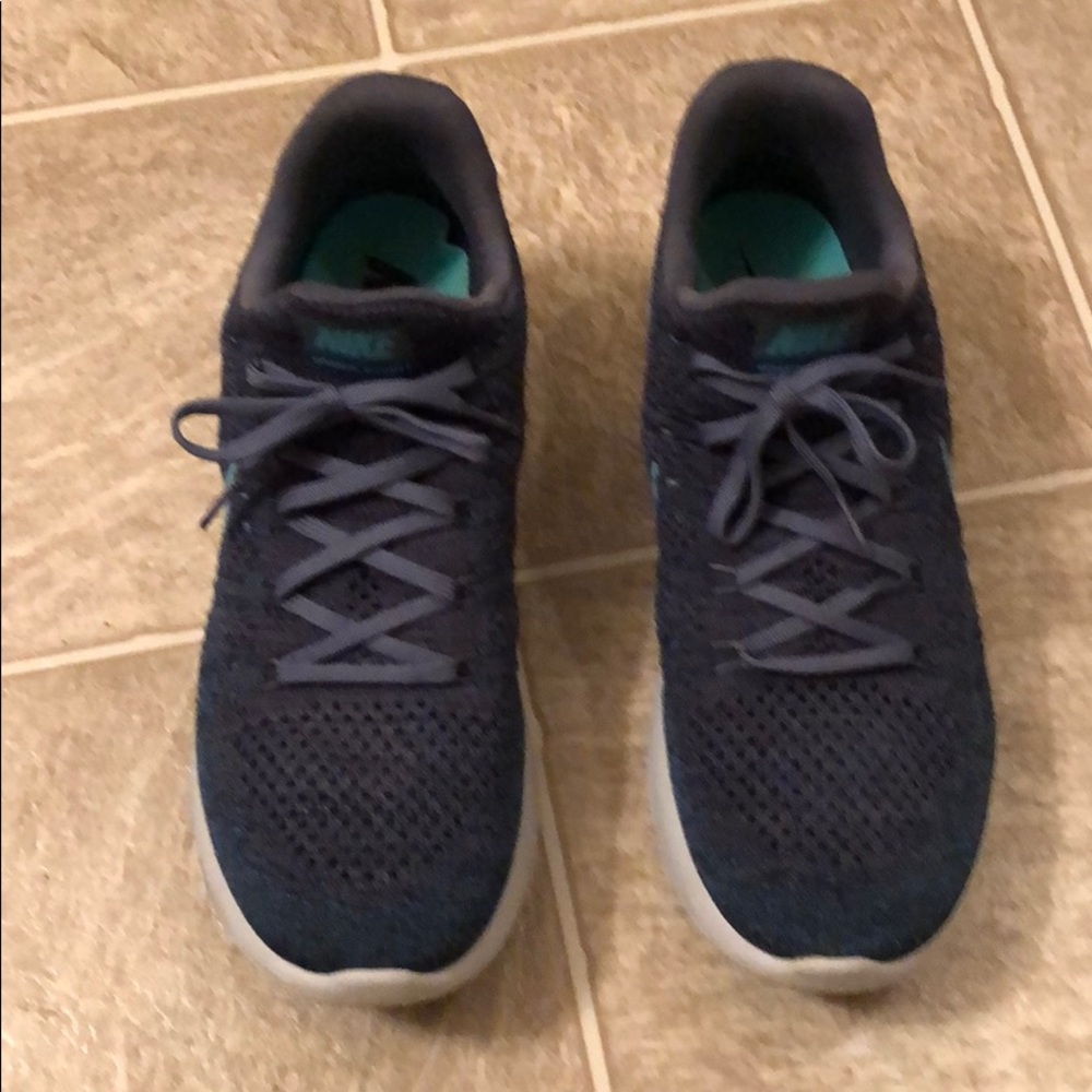 Nike Lunarepic Flyknit sneakers size 10 blue.